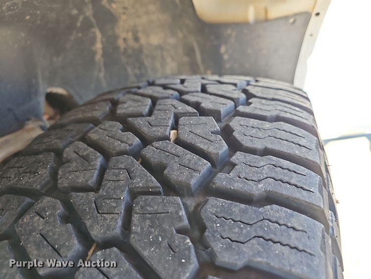 image for item NX9366 2004 Chevrolet  Silverado 1500 pickup truck