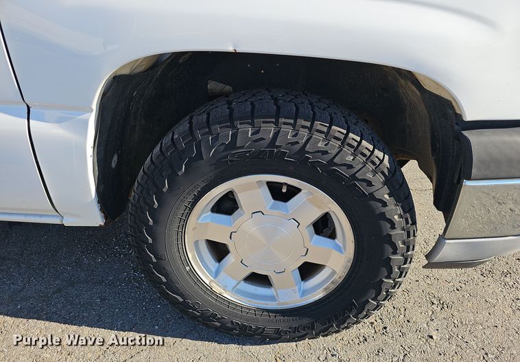 image for item NX9366 2004 Chevrolet  Silverado 1500 pickup truck