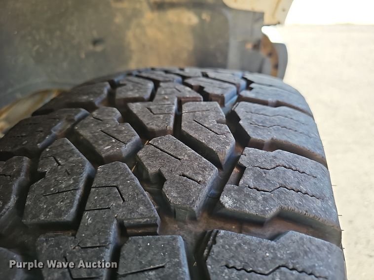 image for item NX9366 2004 Chevrolet  Silverado 1500 pickup truck