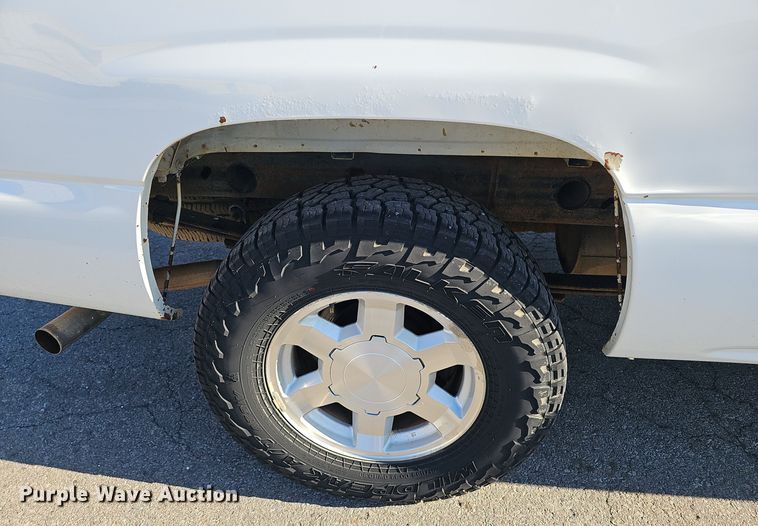 image for item NX9366 2004 Chevrolet  Silverado 1500 pickup truck