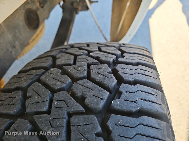 image for item NX9366 2004 Chevrolet  Silverado 1500 pickup truck