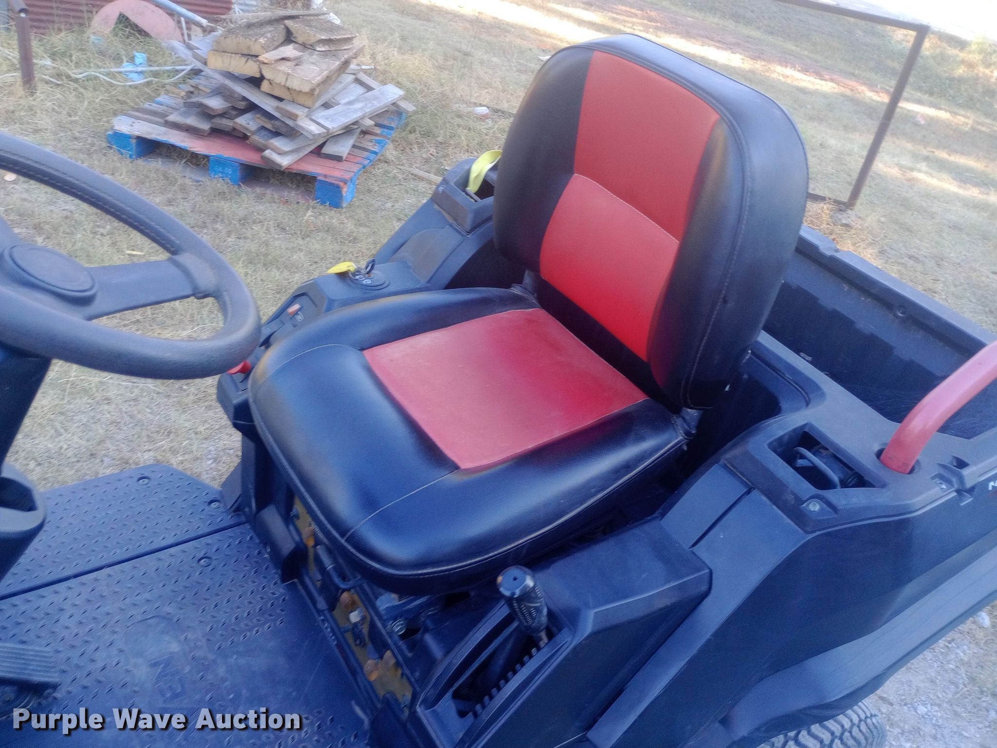 2013 Raven lawn mower in Ponca City, OK | Item DW0768 sold | Purple Wave