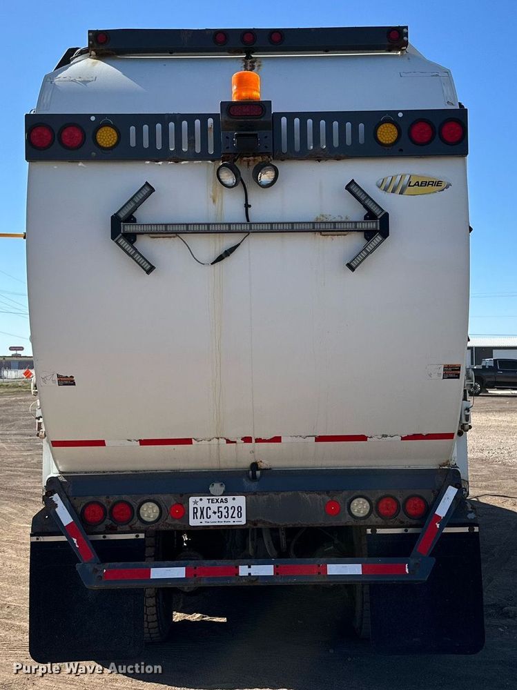 image for item DD3266 2011 International 7400 refuse truck