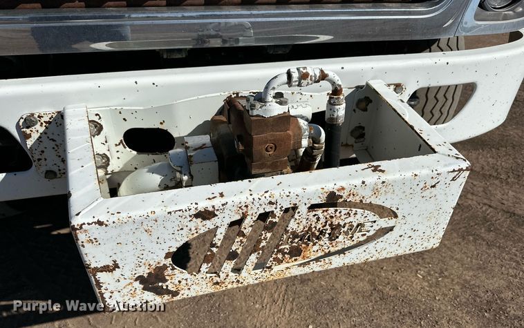 image for item DD3266 2011 International 7400 refuse truck