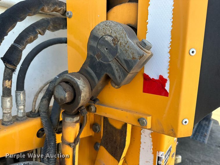 image for item DD3266 2011 International 7400 refuse truck