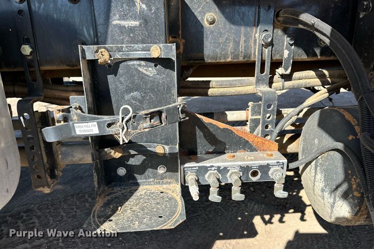 image for item DD3266 2011 International 7400 refuse truck