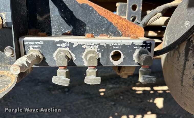 image for item DD3266 2011 International 7400 refuse truck