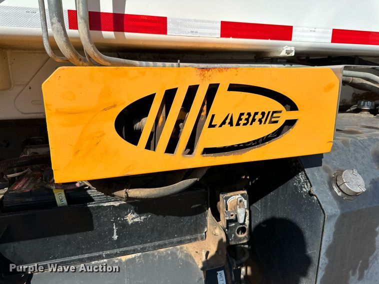 image for item DD3266 2011 International 7400 refuse truck