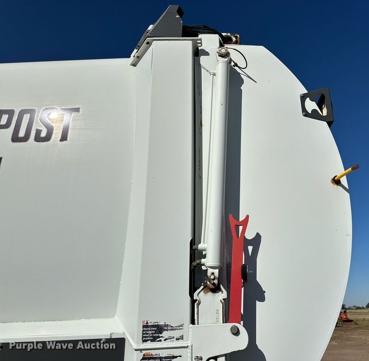 image for item DD3266 2011 International 7400 refuse truck