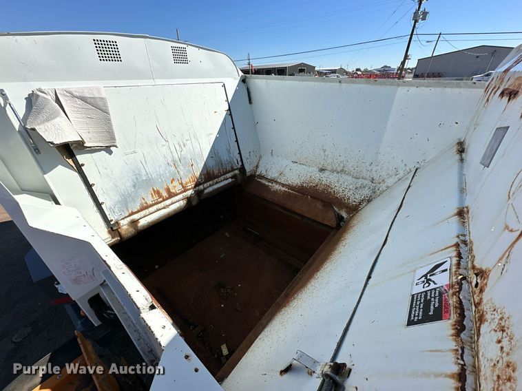 image for item DD3266 2011 International 7400 refuse truck