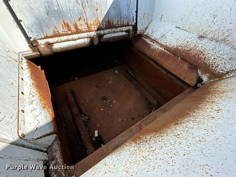 image for item DD3266 2011 International 7400 refuse truck