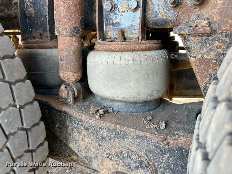 image for item DD3266 2011 International 7400 refuse truck