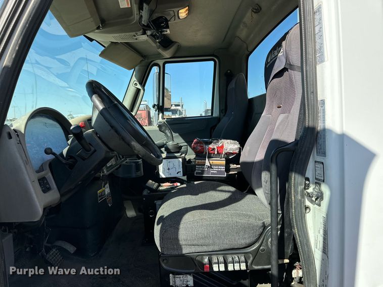 image for item DD3266 2011 International 7400 refuse truck