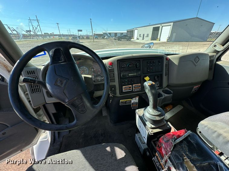 image for item DD3266 2011 International 7400 refuse truck