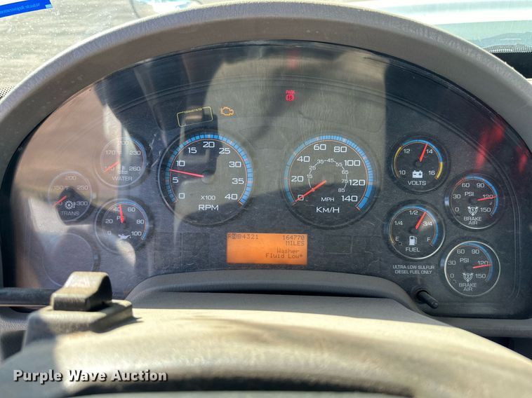 image for item DD3266 2011 International 7400 refuse truck