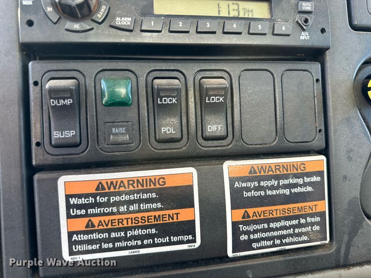 image for item DD3266 2011 International 7400 refuse truck