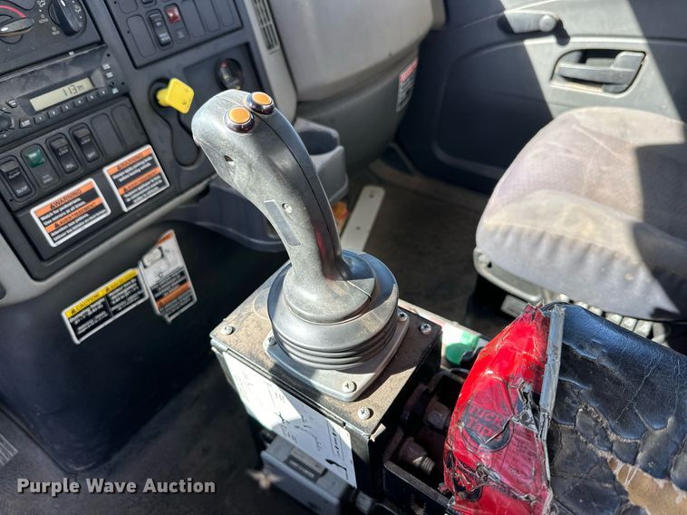 image for item DD3266 2011 International 7400 refuse truck