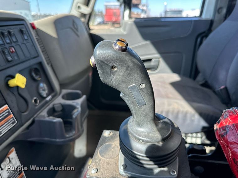 image for item DD3266 2011 International 7400 refuse truck