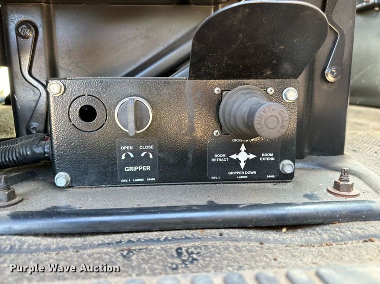 image for item DD3266 2011 International 7400 refuse truck