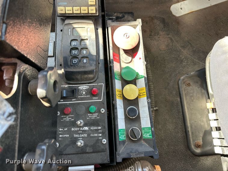 image for item DD3266 2011 International 7400 refuse truck