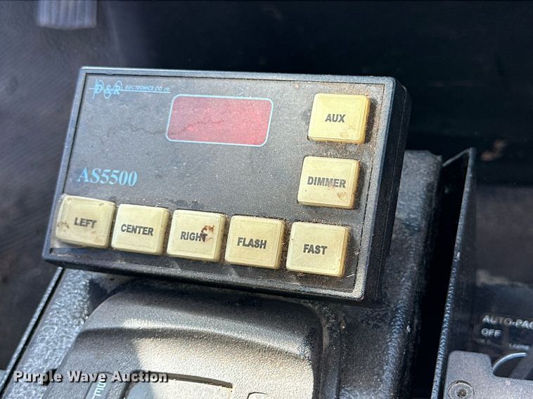 image for item DD3266 2011 International 7400 refuse truck