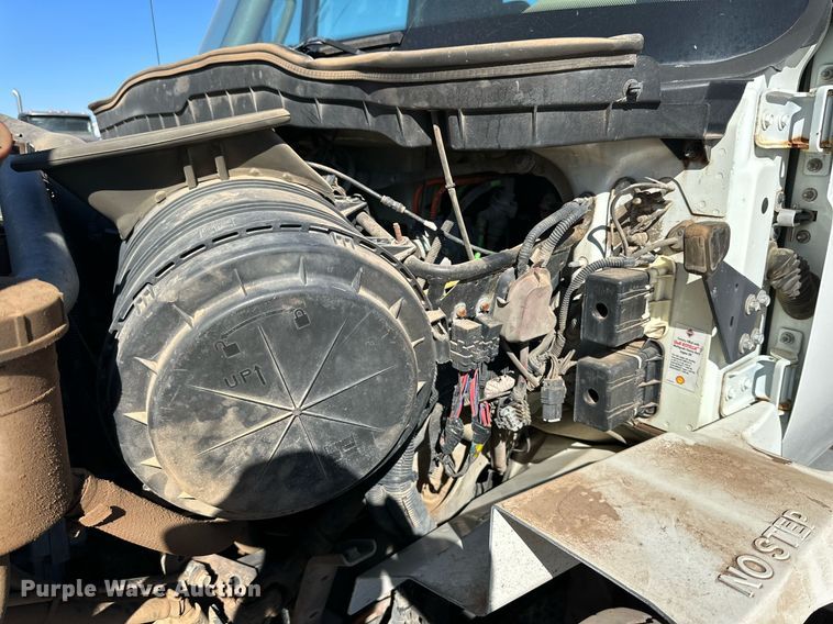 image for item DD3266 2011 International 7400 refuse truck