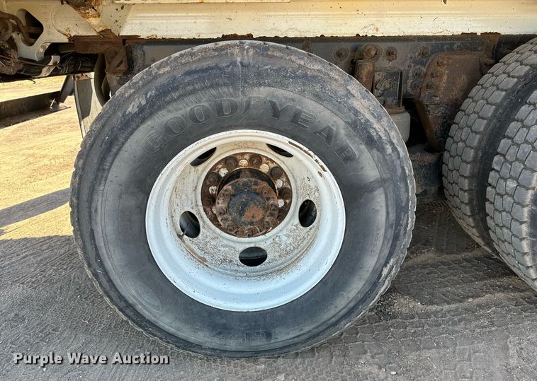 image for item DD3266 2011 International 7400 refuse truck