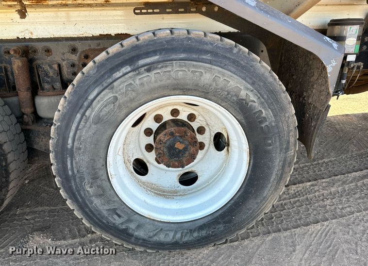 image for item DD3266 2011 International 7400 refuse truck