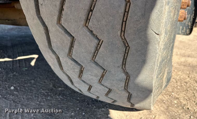 image for item DD3266 2011 International 7400 refuse truck