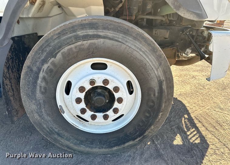 image for item DD3266 2011 International 7400 refuse truck