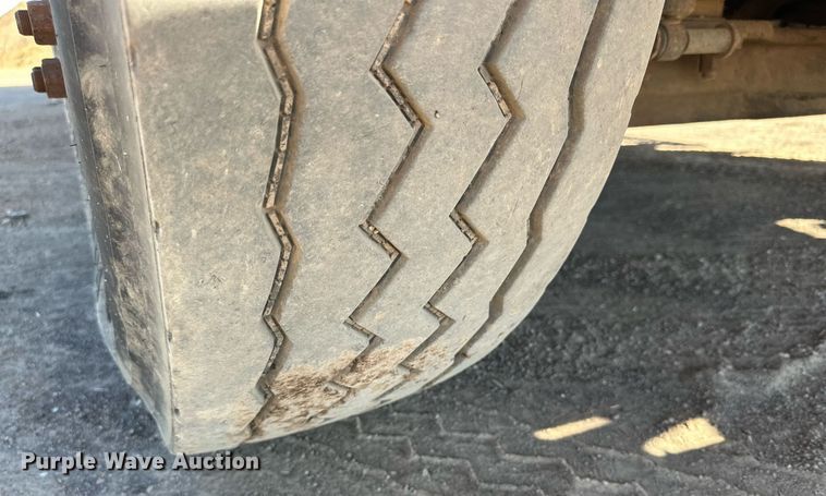 image for item DD3266 2011 International 7400 refuse truck