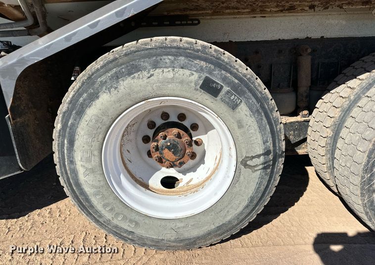 image for item DD3266 2011 International 7400 refuse truck