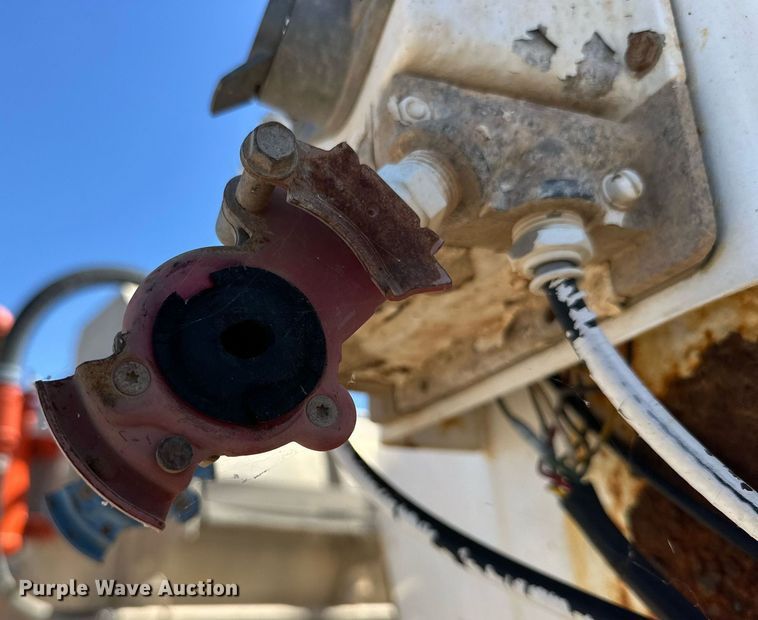 image for item DD3276 2013 Enerfab tank trailer