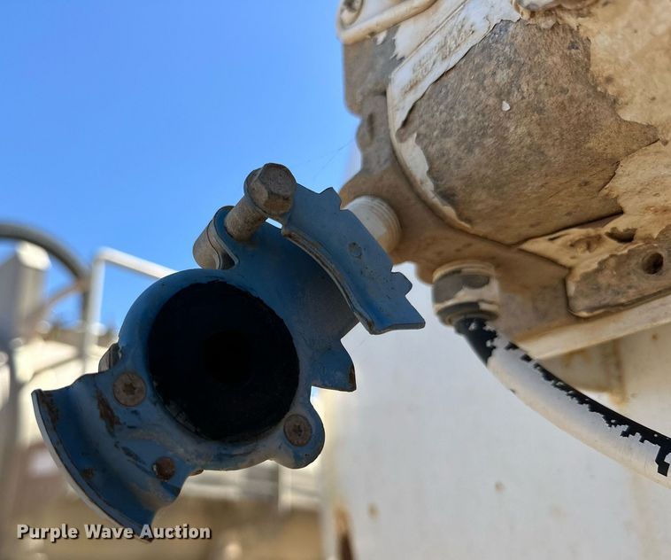 image for item DD3276 2013 Enerfab tank trailer