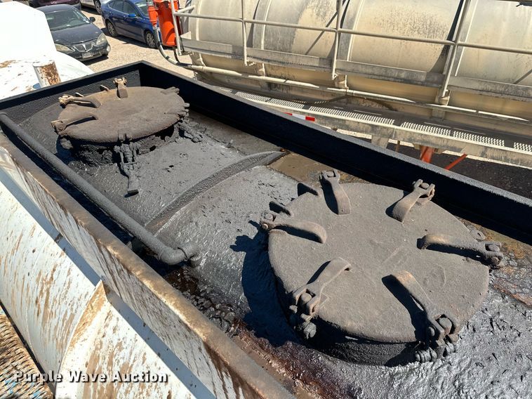 image for item DD3276 2013 Enerfab tank trailer