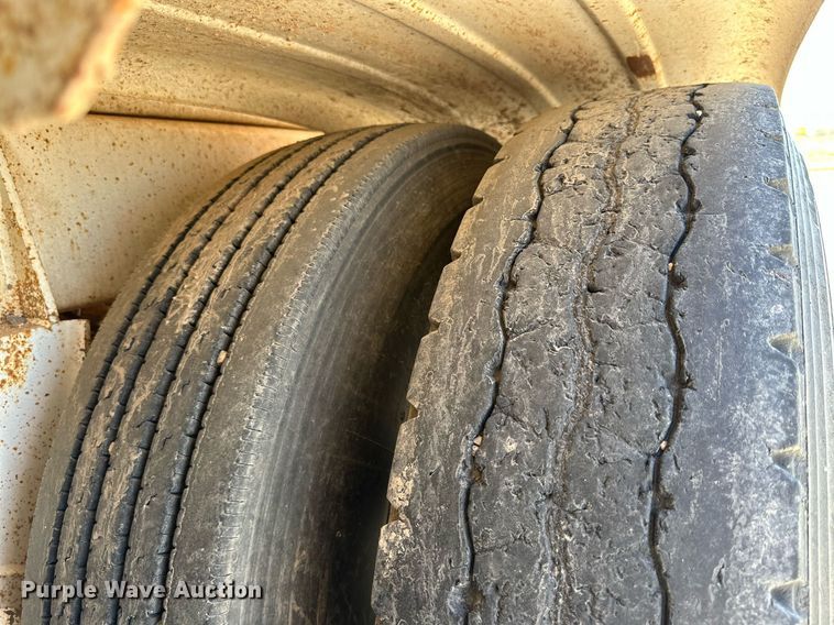 image for item DD3276 2013 Enerfab tank trailer