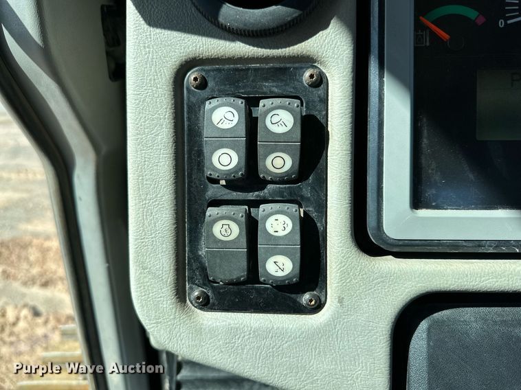 image for item DD3277 2013 Caterpillar D6T XL dozer