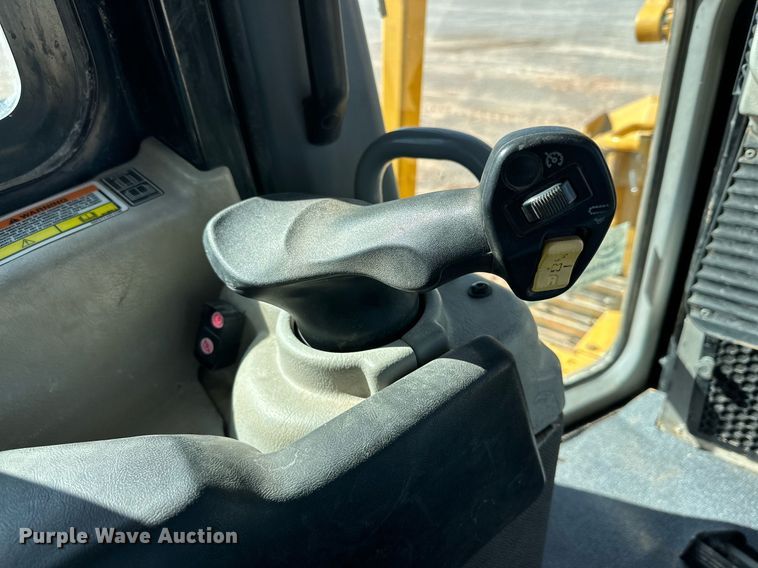 image for item DD3277 2013 Caterpillar D6T XL dozer