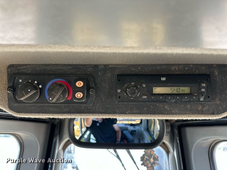 image for item DD3277 2013 Caterpillar D6T XL dozer