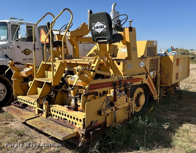 image for item DD3295 1996 Blaw Knox PF-161 paver