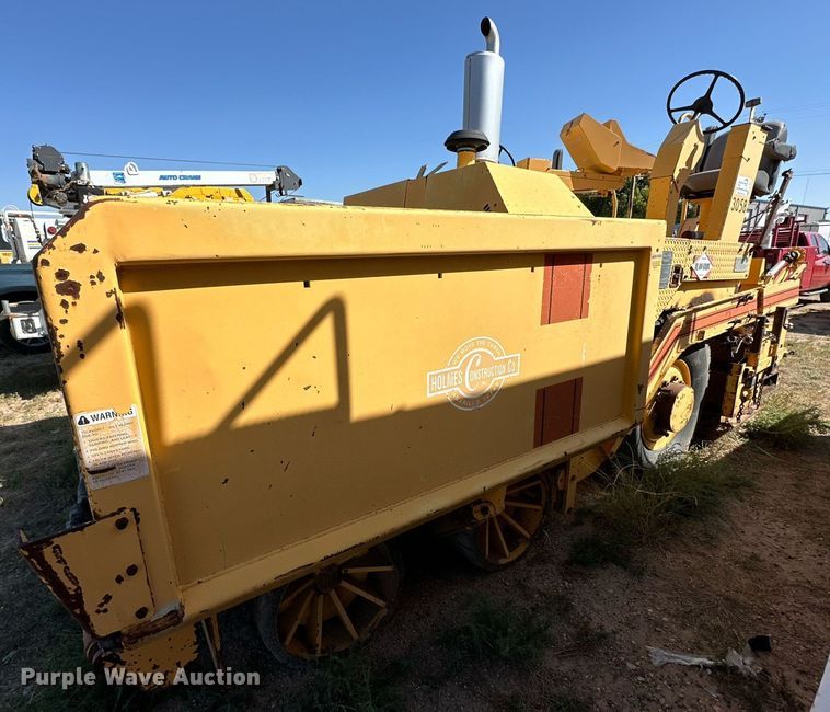 image for item DD3295 1996 Blaw Knox PF-161 paver