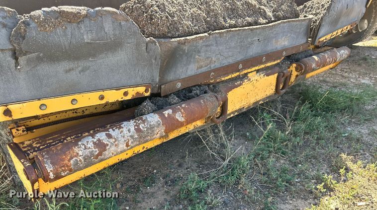 image for item DD3295 1996 Blaw Knox PF-161 paver