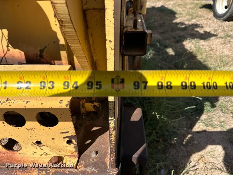 image for item DD3295 1996 Blaw Knox PF-161 paver