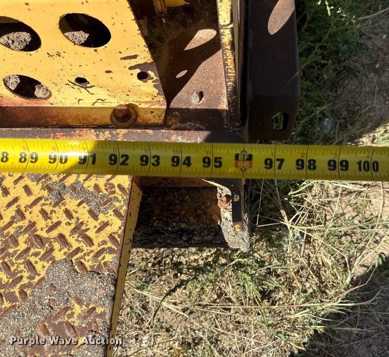 image for item DD3295 1996 Blaw Knox PF-161 paver