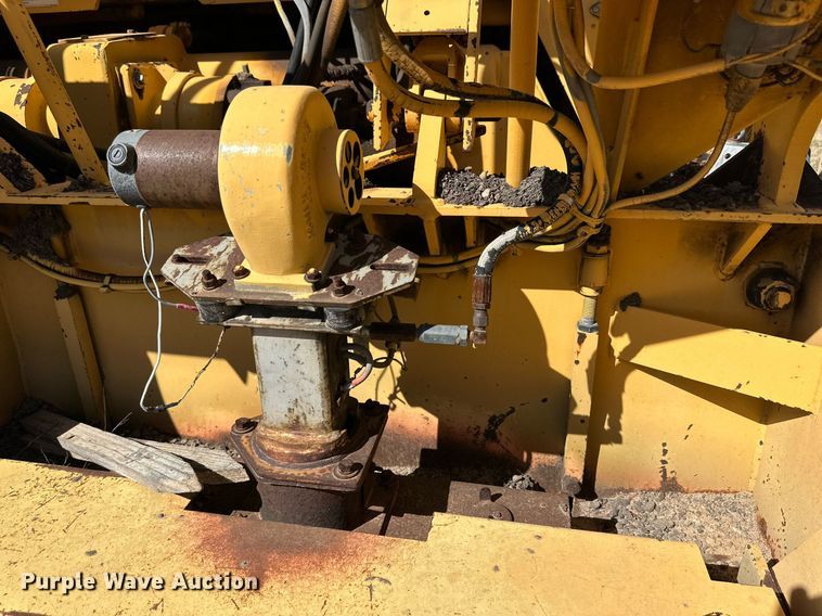 image for item DD3295 1996 Blaw Knox PF-161 paver