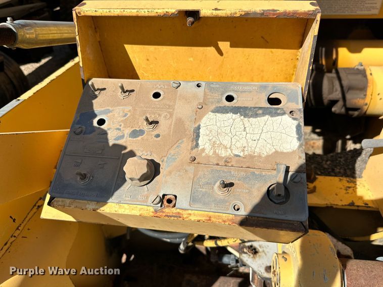 image for item DD3295 1996 Blaw Knox PF-161 paver