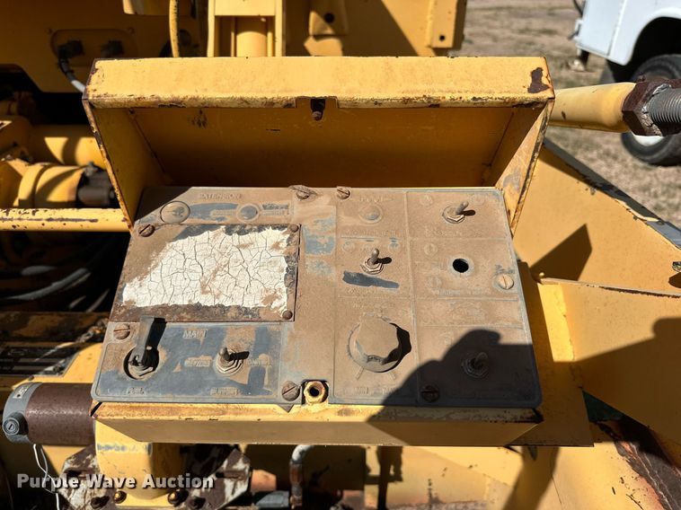 image for item DD3295 1996 Blaw Knox PF-161 paver