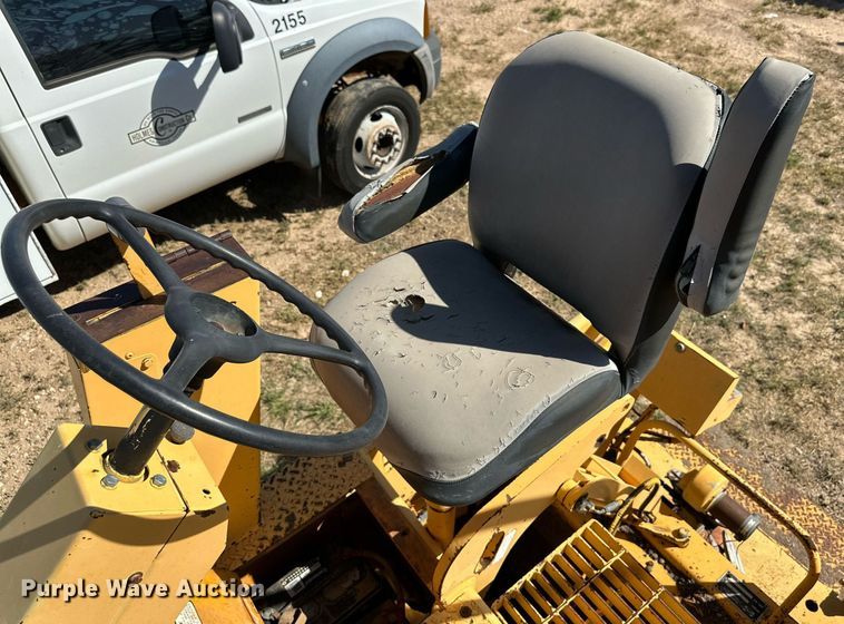 image for item DD3295 1996 Blaw Knox PF-161 paver