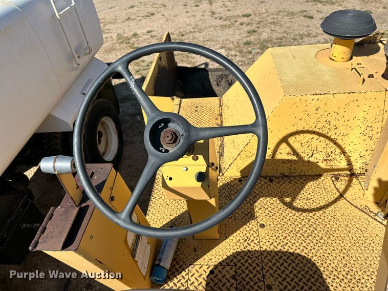 image for item DD3295 1996 Blaw Knox PF-161 paver