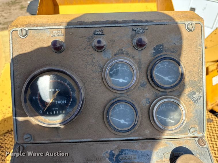 image for item DD3295 1996 Blaw Knox PF-161 paver